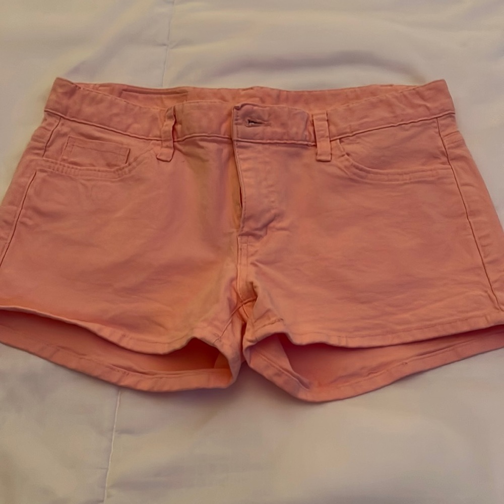 💖🍑🔥Super cute coral peachy shorts in Size 3 🍑🔥💖